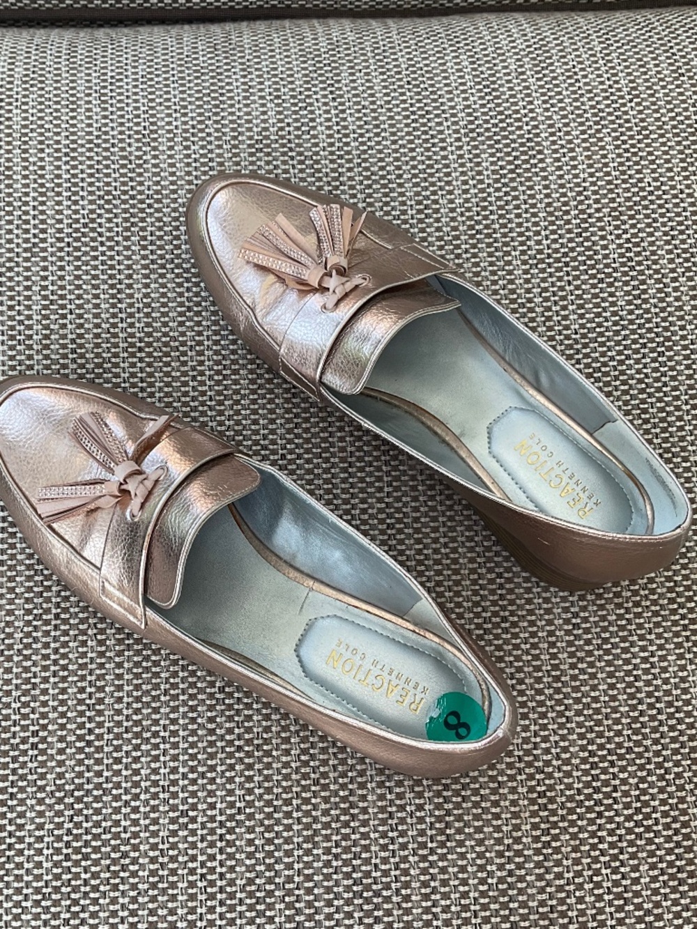 Kennth Cole Reaction gold flats,8.